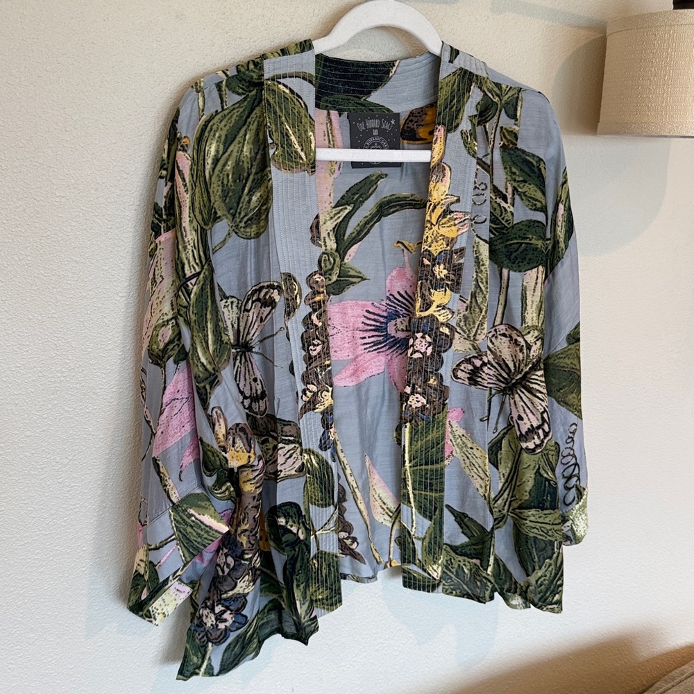 Two's Company Short Kimono by One Hundred Stars in Wanderlustre - Picture 3 of 8